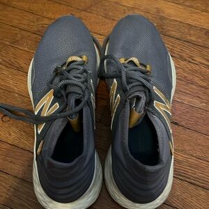Womens 10.5 NB running shoes